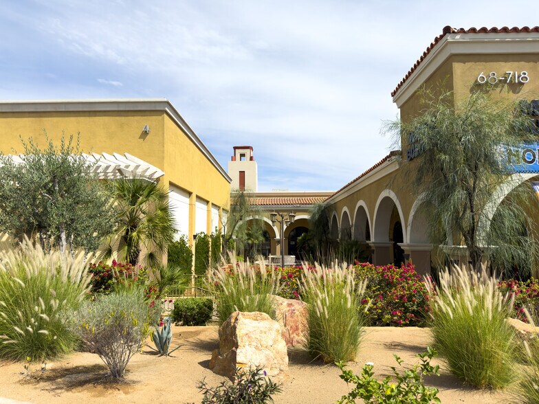 68718 E Palm Canyon Dr, Cathedral City, CA à louer - Photo de l’immeuble – Image 2 sur 20
