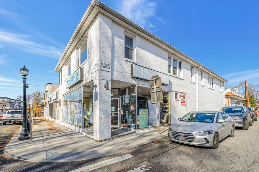 35 W Main St, Smithtown, NY à vendre - Photo de l’immeuble – Image 2 sur 21