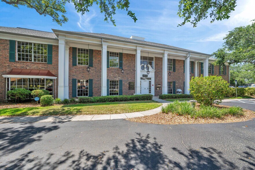 2401 W Bay, Largo, FL à louer - Photo de l’immeuble – Image 2 sur 2