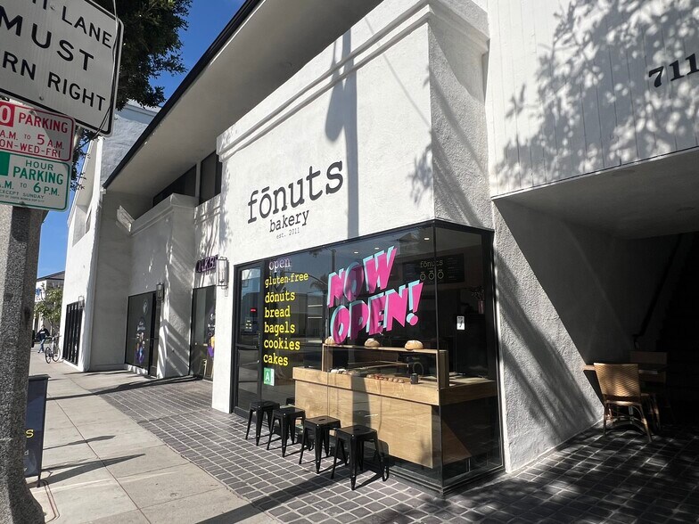 701-715 Montana Ave, Santa Monica, CA à louer - Photo de l’immeuble – Image 2 sur 23
