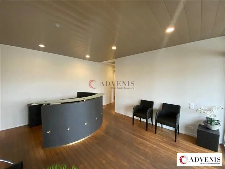 Bureau dans Bruges à vendre - Photo de l’immeuble – Image 3 sur 12