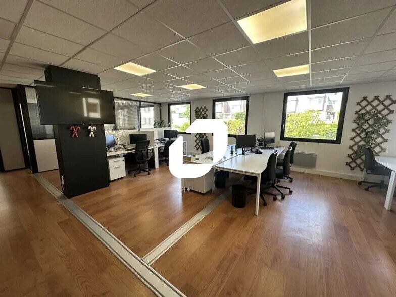 Bureau dans Jouy-en-Josas à louer - Photo de l’immeuble – Image 1 sur 7