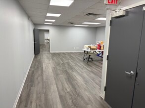 141 Central Ave, Farmingdale, NY à louer Photo intérieure– Image 2 sur 12