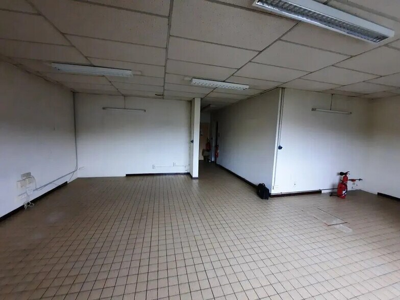 Bureau dans Le Houlme à vendre - Photo de l’immeuble – Image 3 sur 9