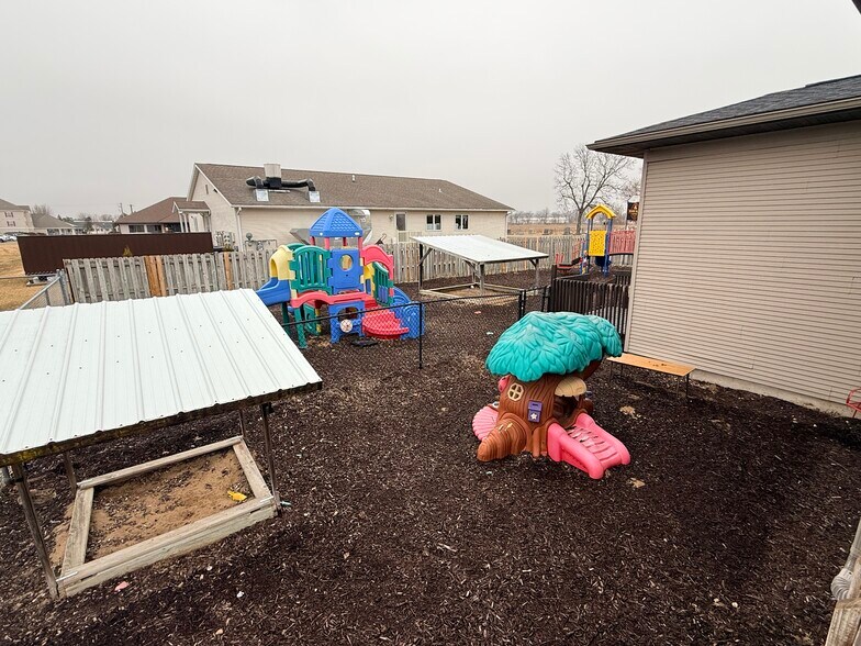 11 Karl Ave, Belleville, WI à louer - Photo de l’immeuble – Image 3 sur 14