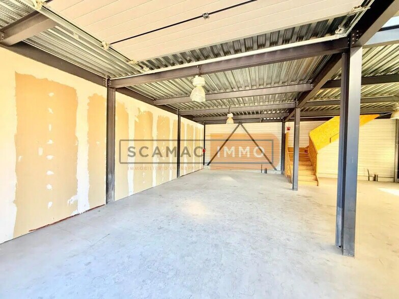 Industriel/Logistique dans Fréjus à louer - Photo de l’immeuble – Image 1 sur 4
