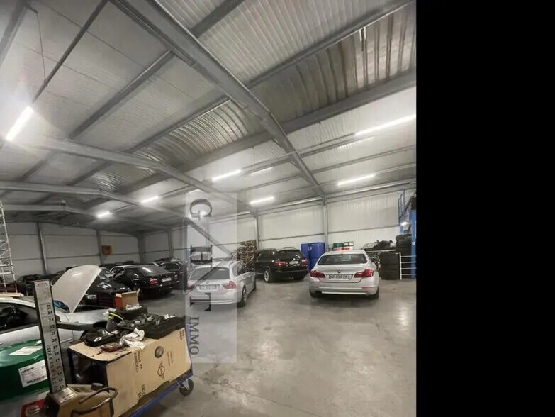 Industriel/Logistique dans Beaumont-sur-Oise à vendre - Photo intérieure – Image 2 sur 4