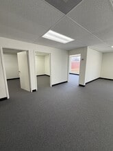 207-209 E Pomona Blvd, Monterey Park, CA à louer Photo intérieure– Image 2 sur 8