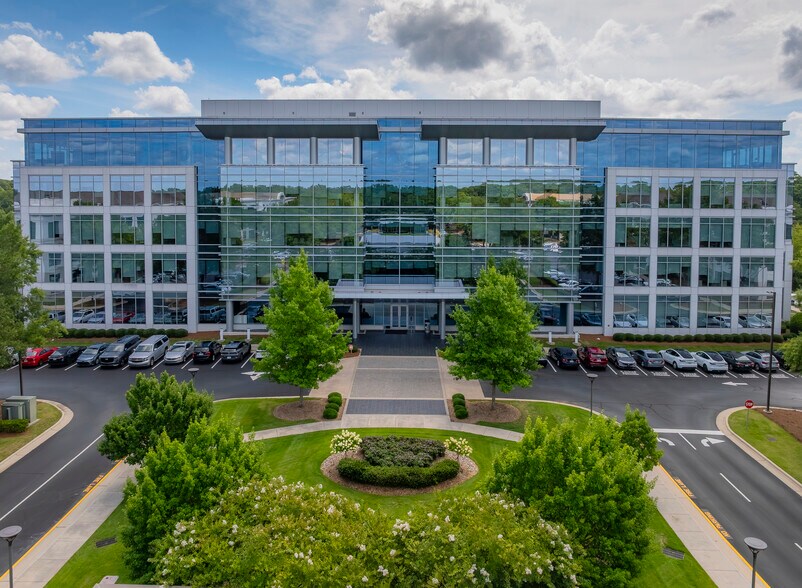 2000 CentreGreen Way, Cary, NC à louer - Photo de l’immeuble – Image 3 sur 50