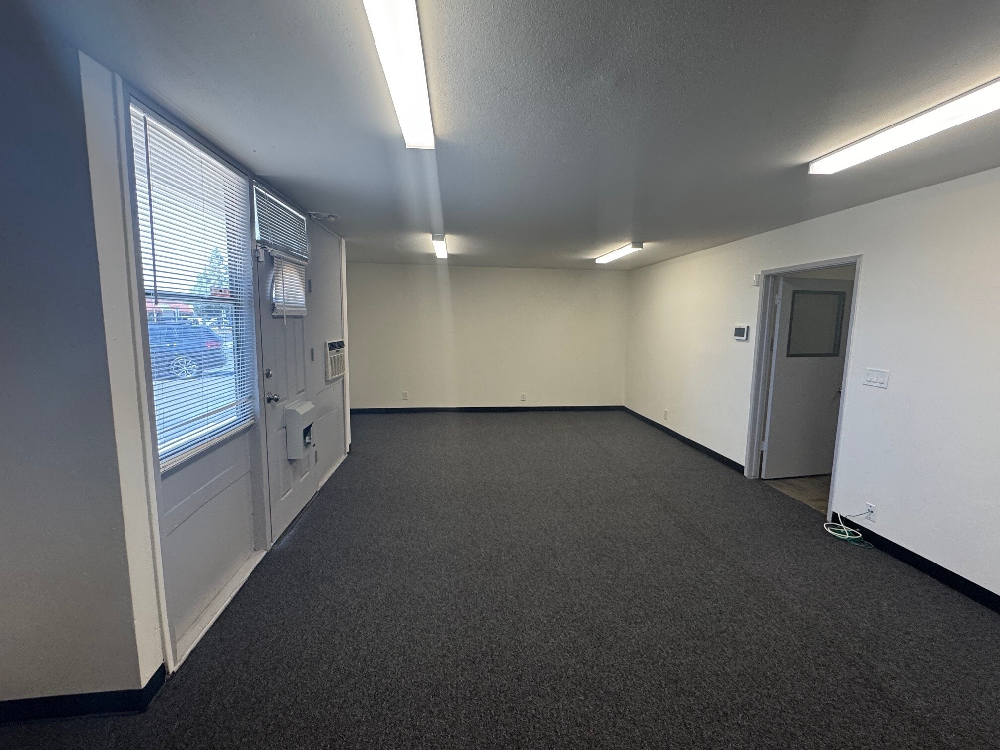 1419 E Edinger Ave, Santa Ana, CA à louer Photo intérieure– Image 1 sur 2