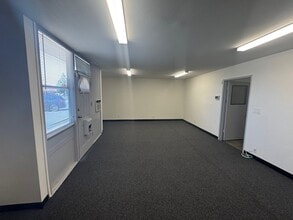 1419 E Edinger Ave, Santa Ana, CA à louer Photo intérieure– Image 1 sur 2