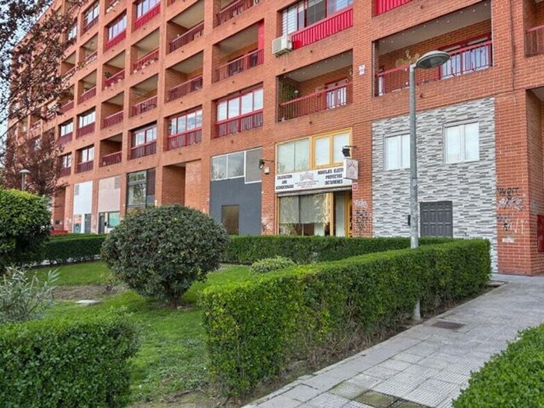 Immeuble residentiel dans Coslada, Madrid à vendre - Photo de l’immeuble – Image 2 sur 6