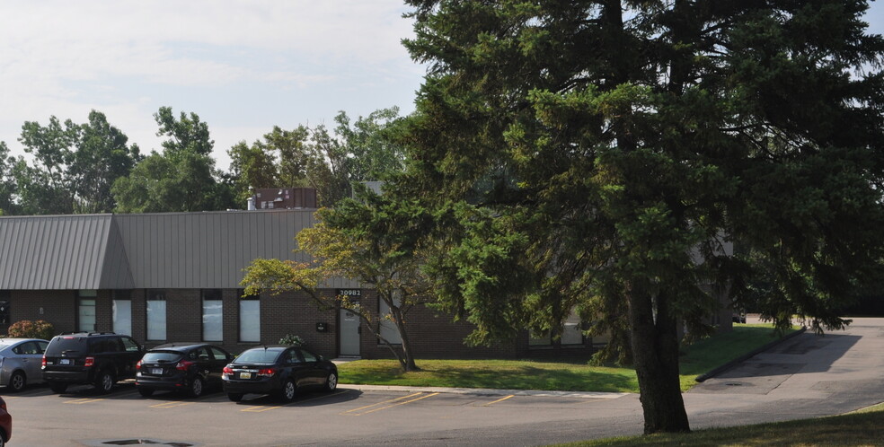 20978-21084 Bridge St, Southfield, MI à louer - Photo de l’immeuble – Image 1 sur 4