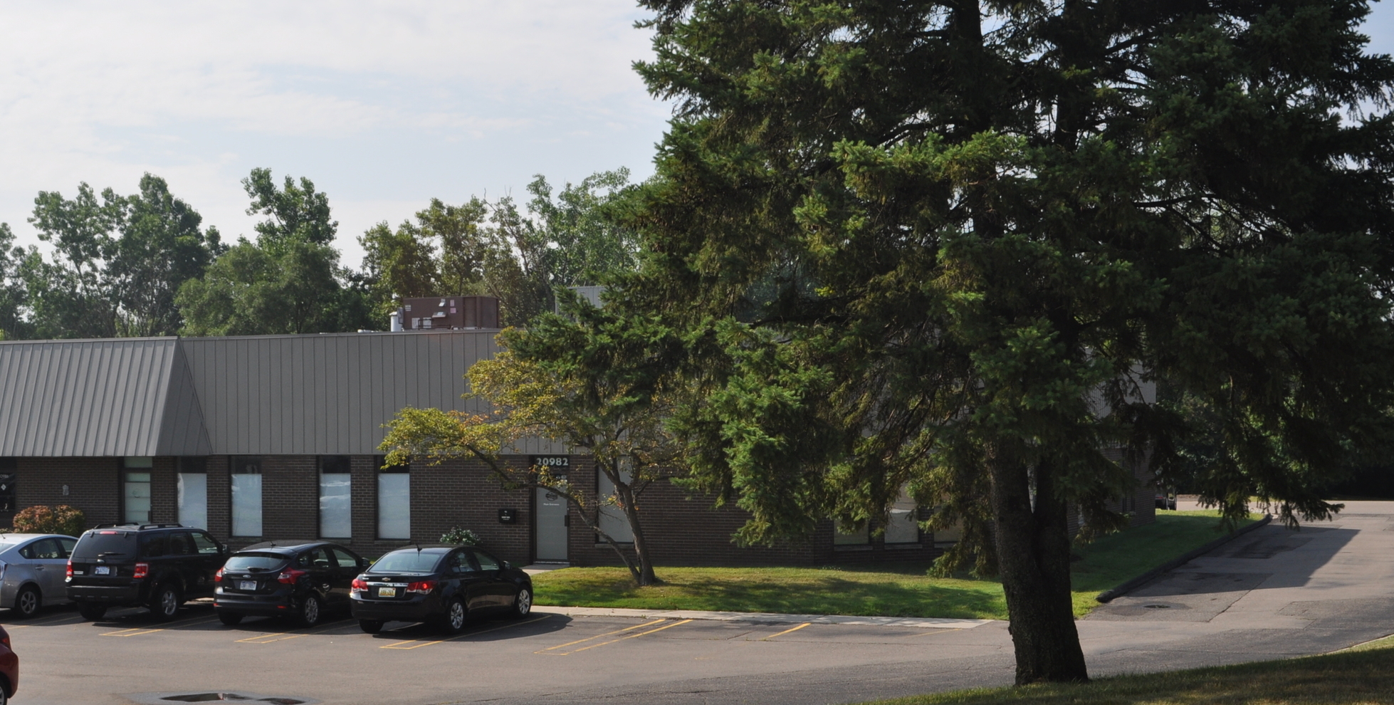 20978-21084 Bridge St, Southfield, MI à louer Photo de l’immeuble– Image 1 sur 5