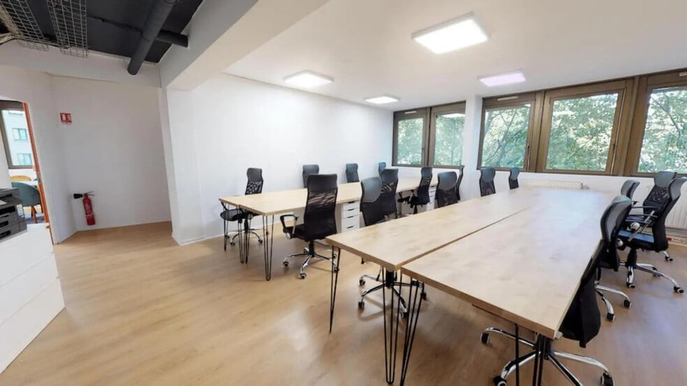 5 Place Du Colonel Fabien, Paris à louer - Photo intérieure – Image 1 sur 8