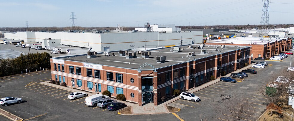 25 Rue de Lauzon, Boucherville, QC à louer - Photo de l’immeuble – Image 2 sur 11