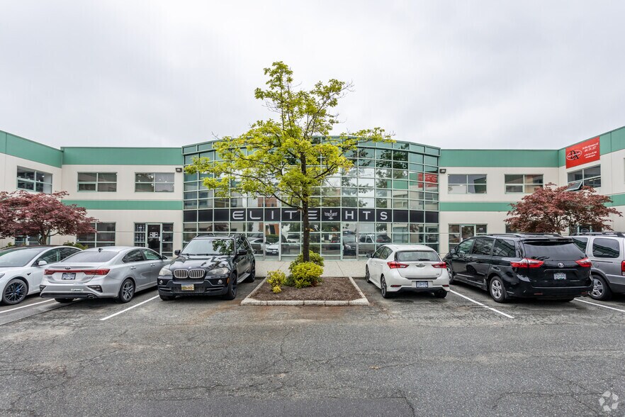 17665 66A Av, Surrey, BC à vendre - Photo de l’immeuble – Image 3 sur 4