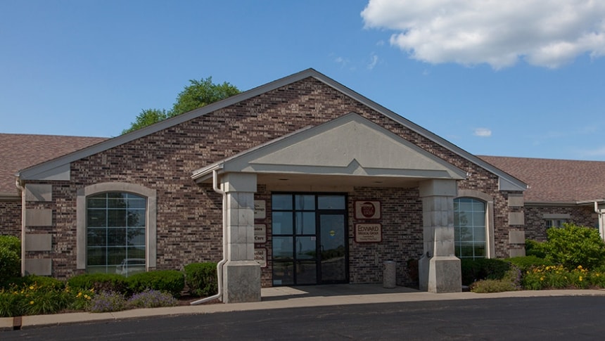 1 E County Line Rd, Sandwich, IL à louer Photo principale– Image 1 sur 3