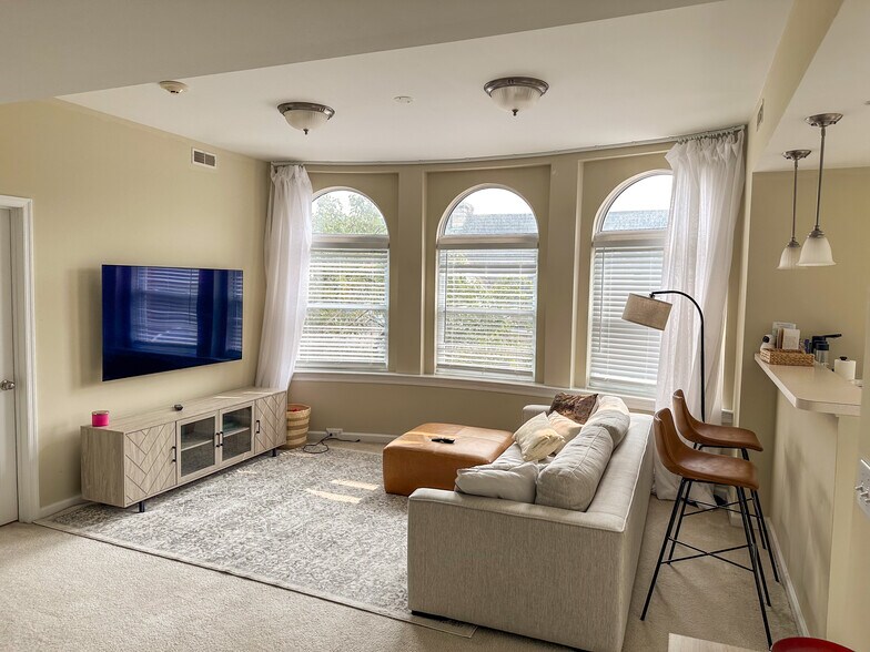 2300 N Calvert St, Baltimore, MD à vendre - Photo de l’immeuble – Image 2 sur 14