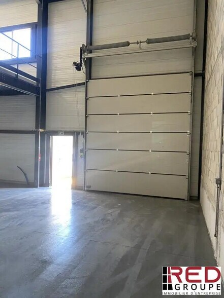 Industriel/Logistique dans Signes à vendre - Photo de l’immeuble – Image 2 sur 5