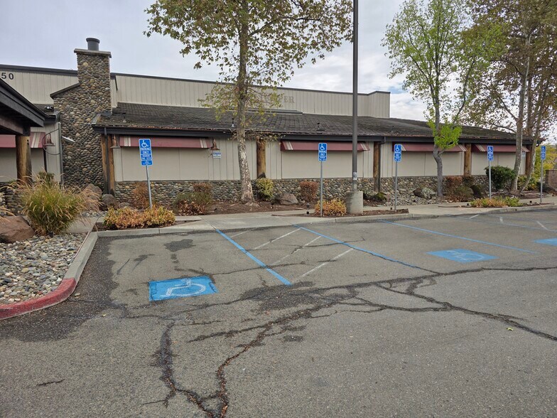 250 Harding Blvd, Roseville, CA à vendre - Photo de l’immeuble – Image 3 sur 13