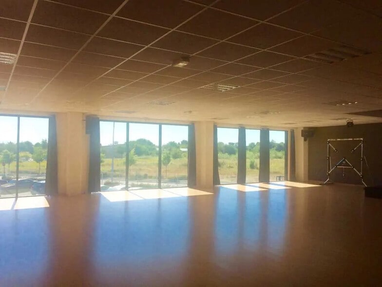 Bureau dans Beauvais à louer - Photo de l’immeuble – Image 1 sur 3