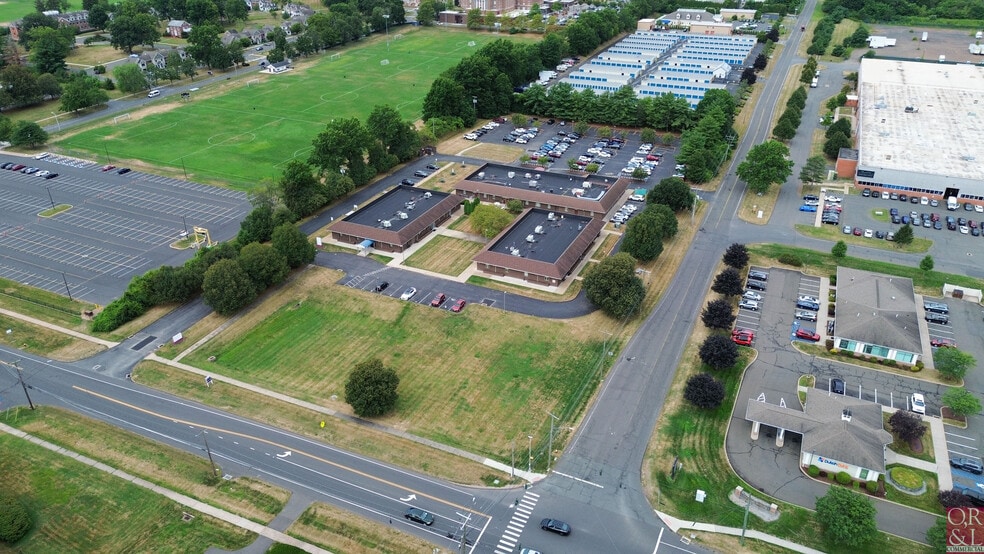 505 Willard Ave, Newington, CT à louer - Photo de l’immeuble – Image 3 sur 3