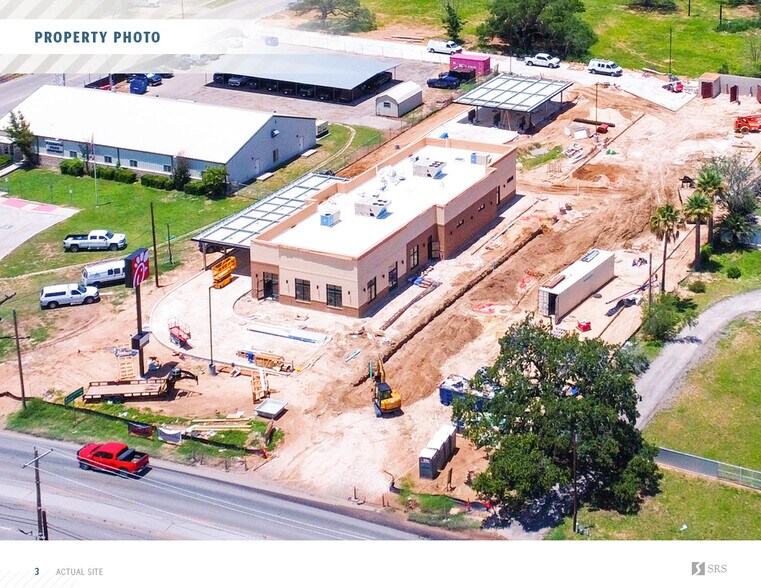 620 W Oaklawn Rd, Pleasanton, TX à vendre - Photo de l’immeuble – Image 3 sur 9