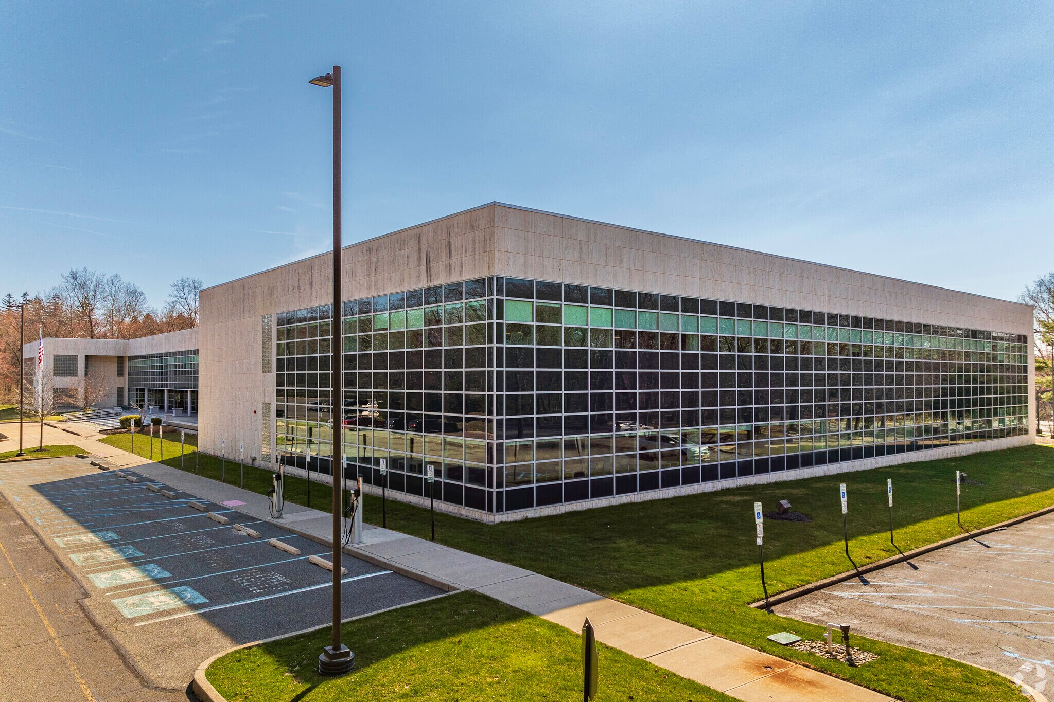 5 Paragon Dr, Montvale, NJ à louer Photo principale– Image 1 sur 15