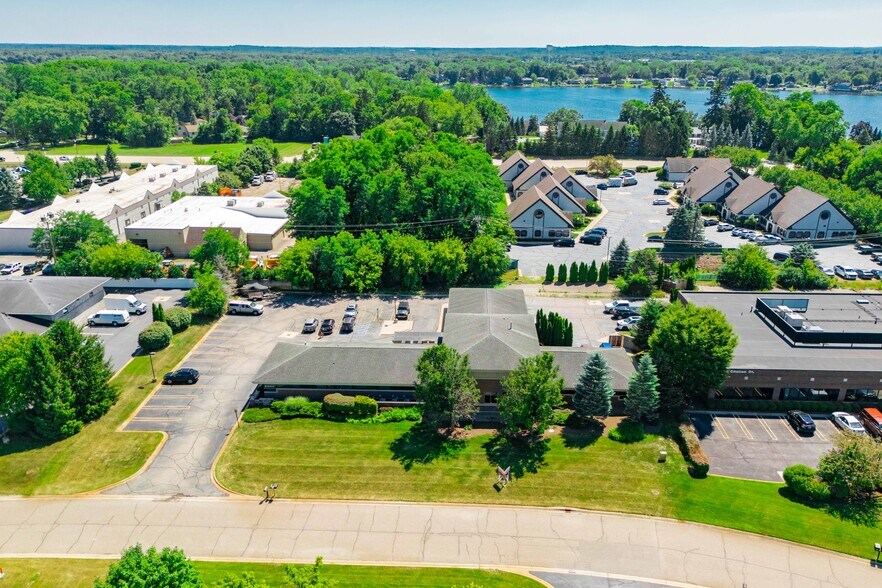 10484 Citation Dr, Brighton, MI à vendre - Photo de l’immeuble – Image 3 sur 37