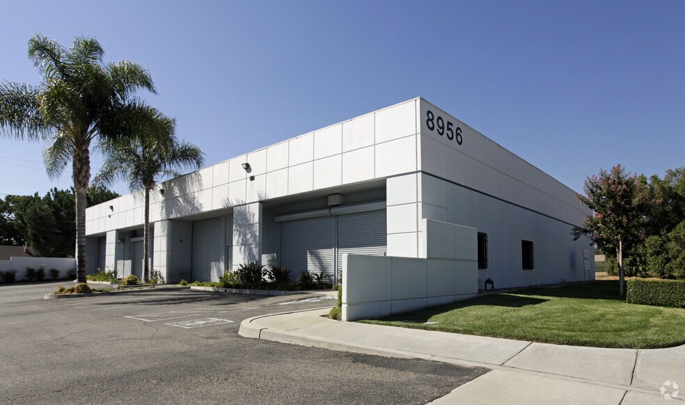 8956 Cottage Ave, Rancho Cucamonga, CA à vendre - Photo de l’immeuble – Image 2 sur 5