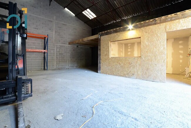 Plus de détails pour Industriel/Logistique à louer