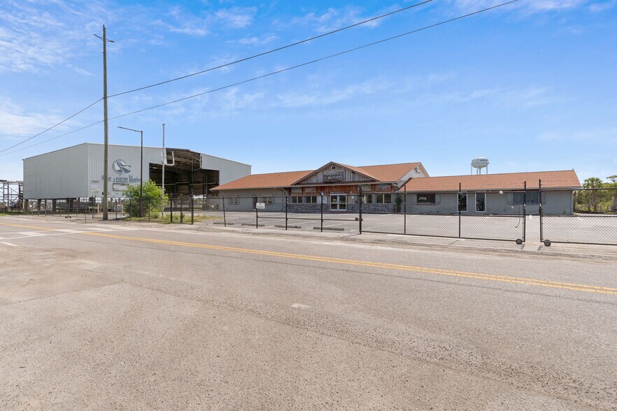 5000 Calienta St, Hernando Beach, FL à vendre - Photo de l’immeuble – Image 1 sur 58