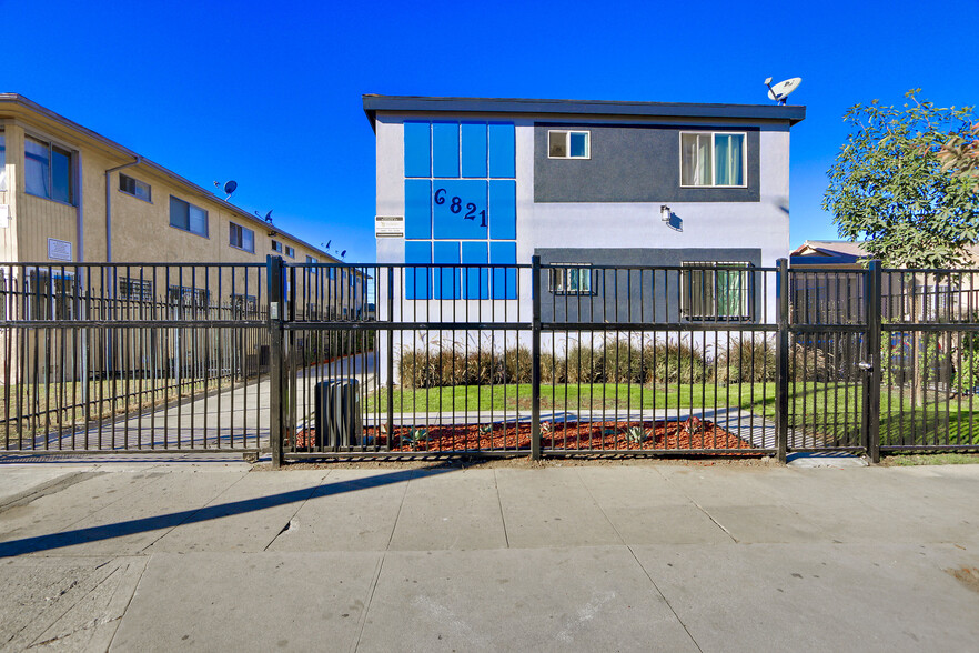 6821 11th Ave, Los Angeles, CA à vendre - Photo de l’immeuble – Image 2 sur 11