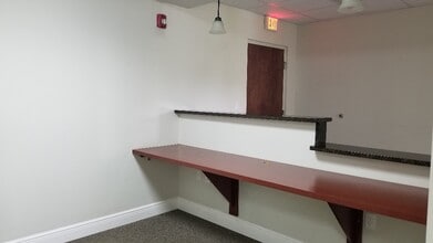 2572 W State Road 426, Oviedo, FL à louer Photo intérieure– Image 2 sur 16