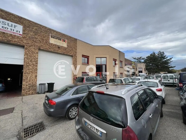 57 Avenue De La République, Vénissieux à louer - Photo de l’immeuble – Image 2 sur 19