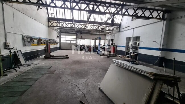 Plus de détails pour Bureau, Local d'activités à louer