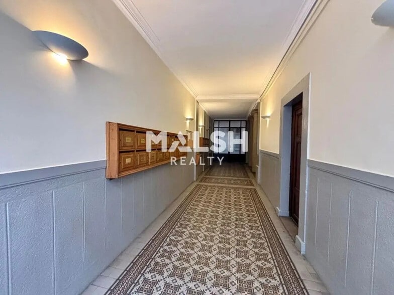 Bureau dans Lyon à louer - Hall d’entrée – Image 2 sur 10