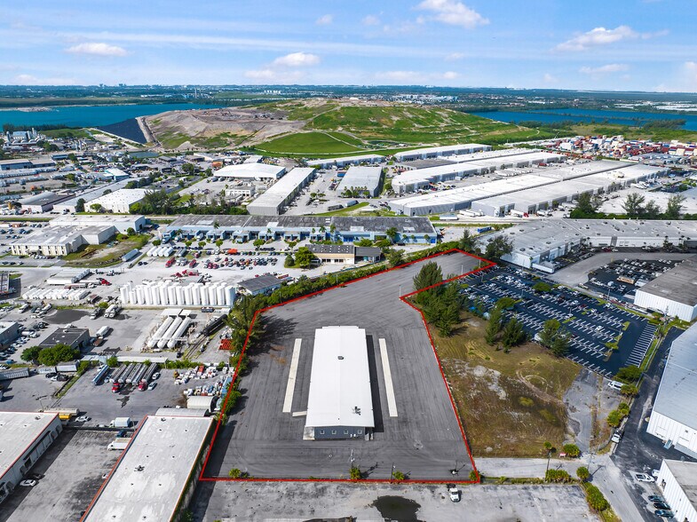 10410 NW South River Dr, Medley, FL à louer - Photo de l’immeuble – Image 2 sur 10
