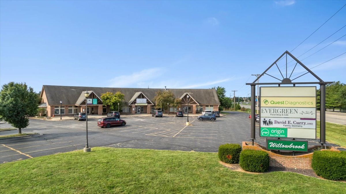 3111-3131 Robbins Rd, Springfield, IL à louer Photo de l’immeuble– Image 1 sur 5