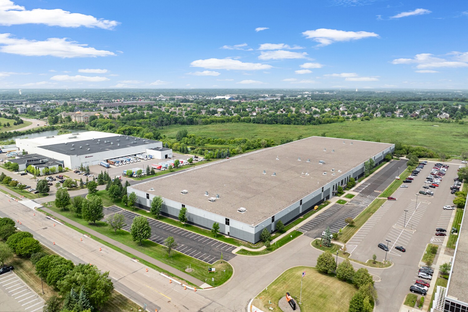 20000 S Diamond Lake Rd, Rogers, MN à louer Photo de l’immeuble– Image 1 sur 3