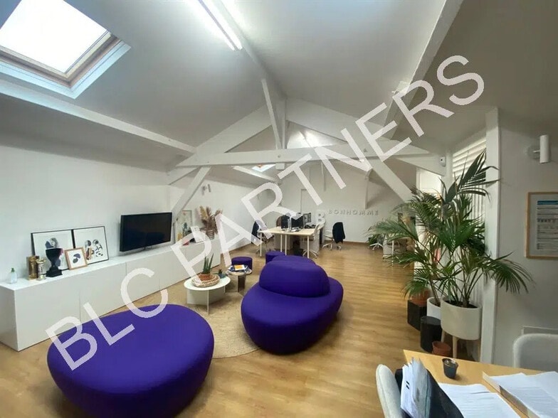 Bureau dans Paris à louer - Photo de l’immeuble – Image 1 sur 7