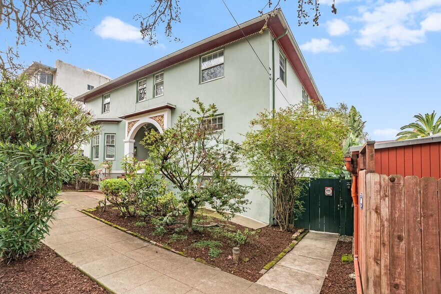 95 Moss Ave, Oakland, CA à vendre - Photo de l’immeuble – Image 1 sur 20