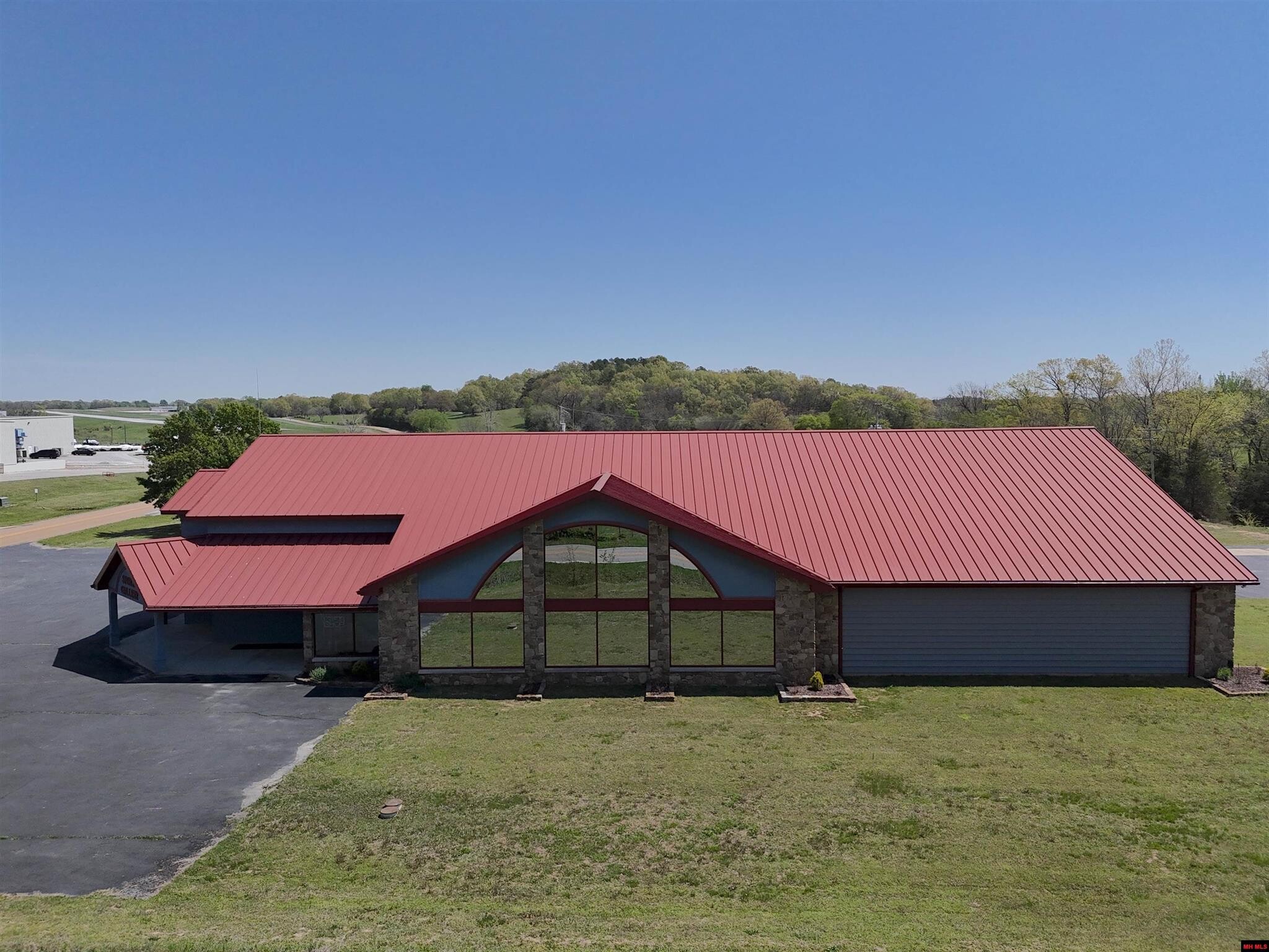 25 Airport Rd, Flippin, AR à vendre Photo principale– Image 1 sur 12