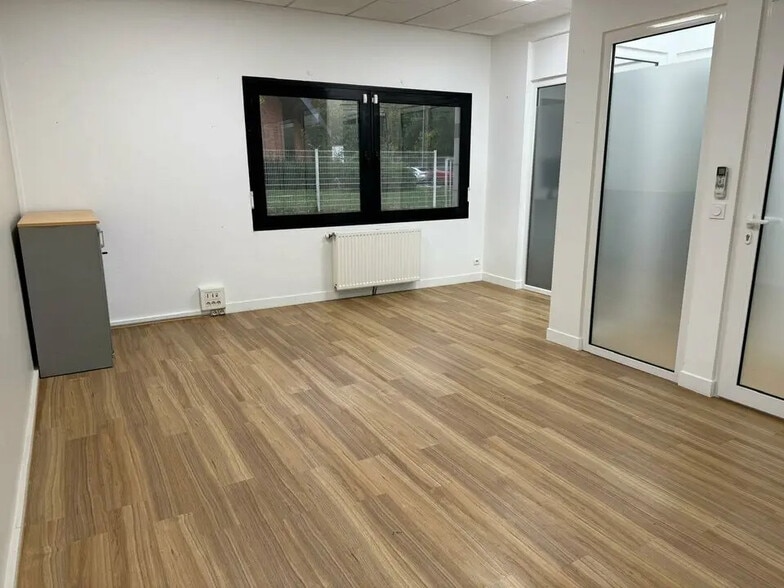 Bureau dans Senlis à louer - Photo de l’immeuble – Image 2 sur 8