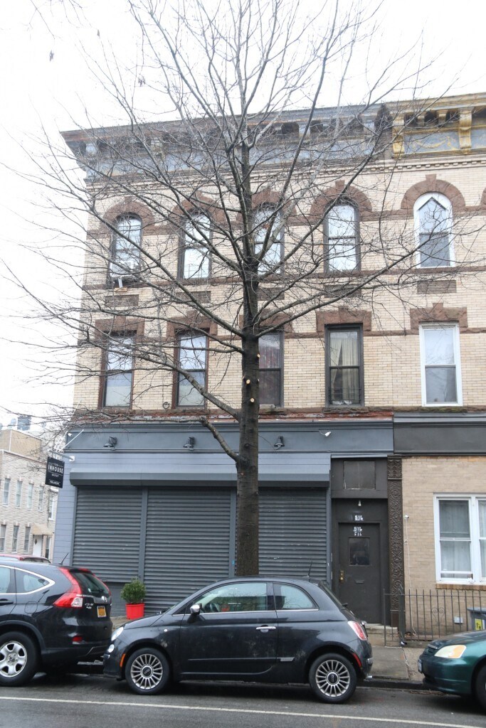 516 Onderdonk Ave, Ridgewood, NY à vendre Photo principale– Image 1 sur 2