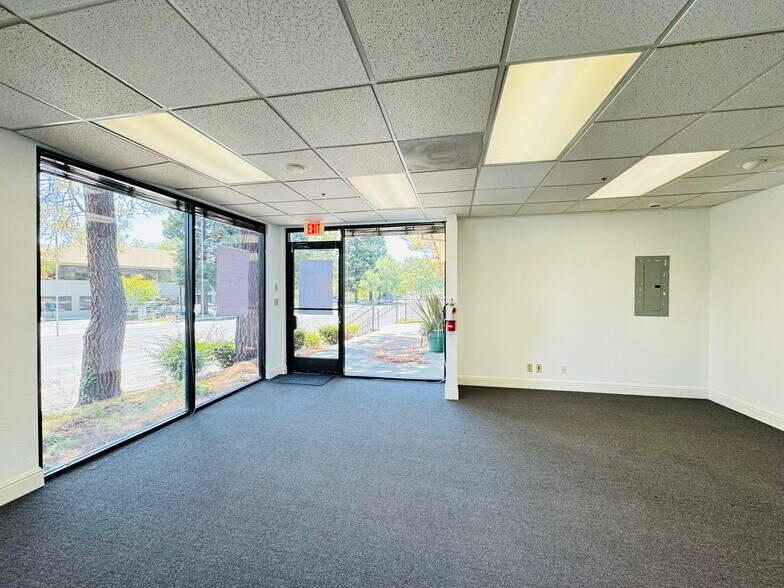 761 University Ave, Los Gatos, CA à louer - Photo de l’immeuble – Image 2 sur 6