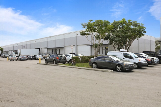 Plus de détails pour 1352-1382 NW 78th Ave, Doral, FL - Industriel/Logistique à louer