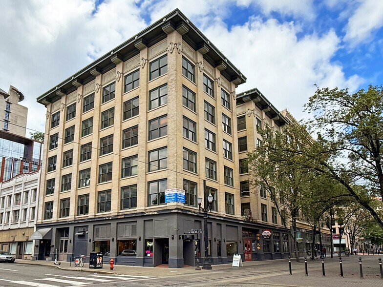 815 SW 2nd Ave, Portland, OR à louer - Photo de l’immeuble – Image 1 sur 10