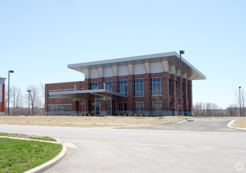 1051 Greenwood Springs Blvd, Greenwood, IN à vendre - Photo de l’immeuble – Image 3 sur 32